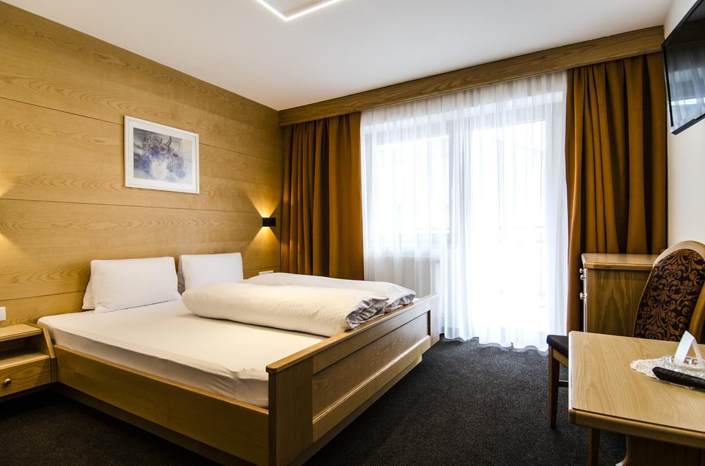Hotel Garni Persutt Ισγκλ Εξωτερικό φωτογραφία