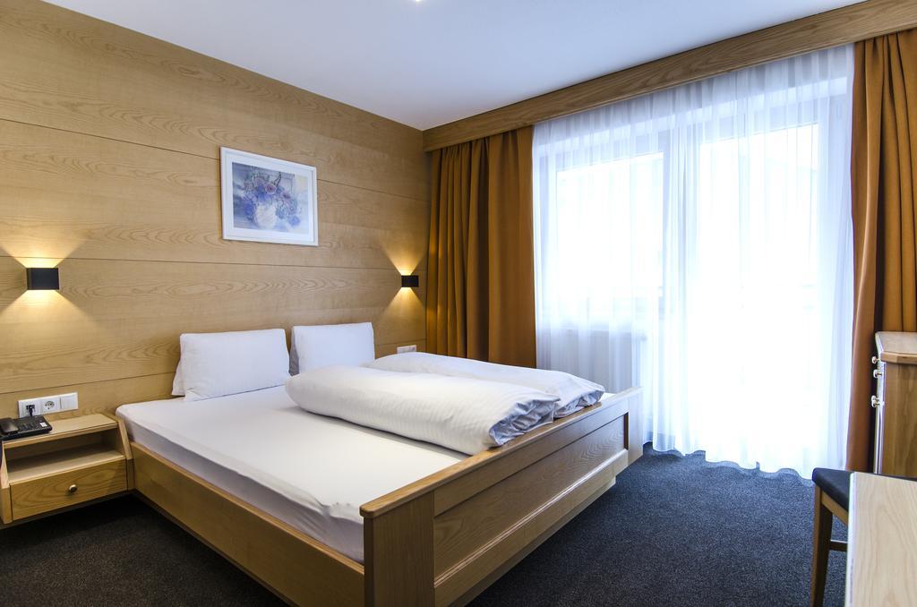 Hotel Garni Persutt Ισγκλ Εξωτερικό φωτογραφία